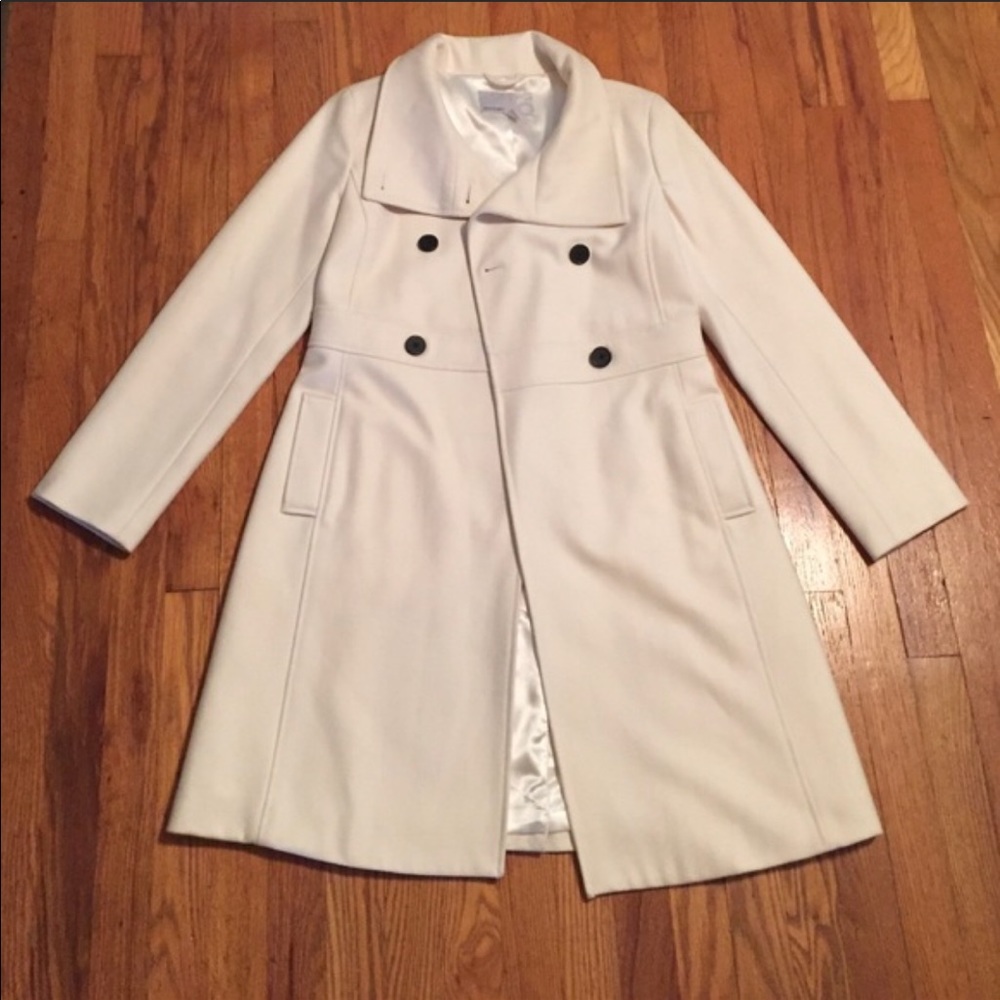 White wool blend trench coat. Size Medium